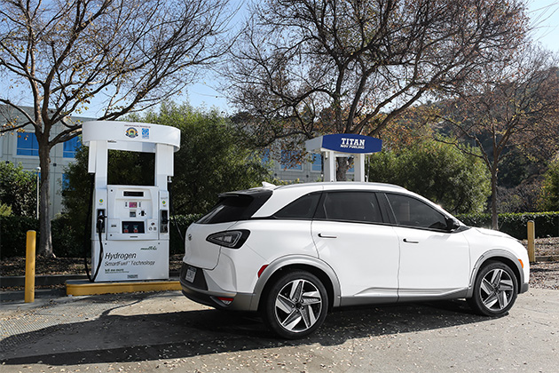 Refuelling station for hydrogen cars