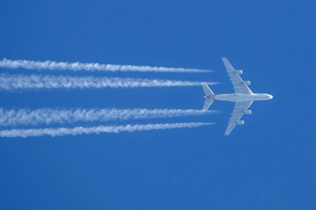 An aeroplane flying in a jet stream