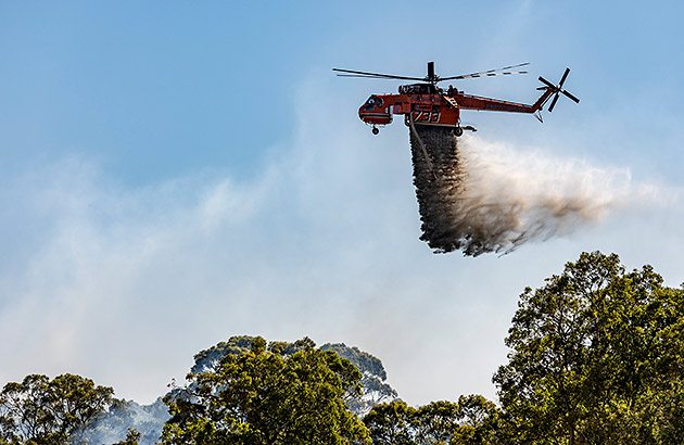 Bushfire water bomber