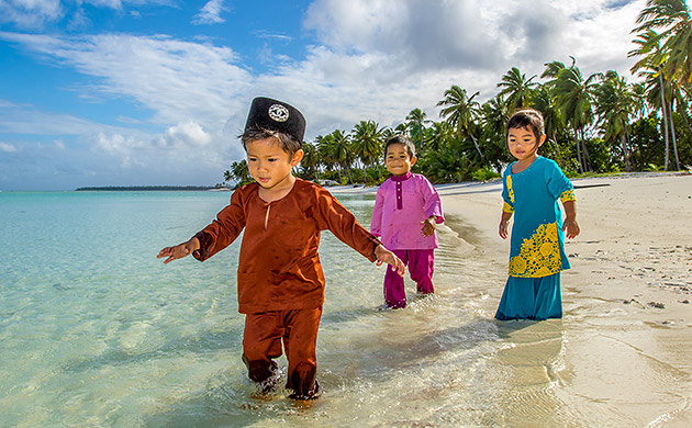 Cocos Keeling Islands children on beach