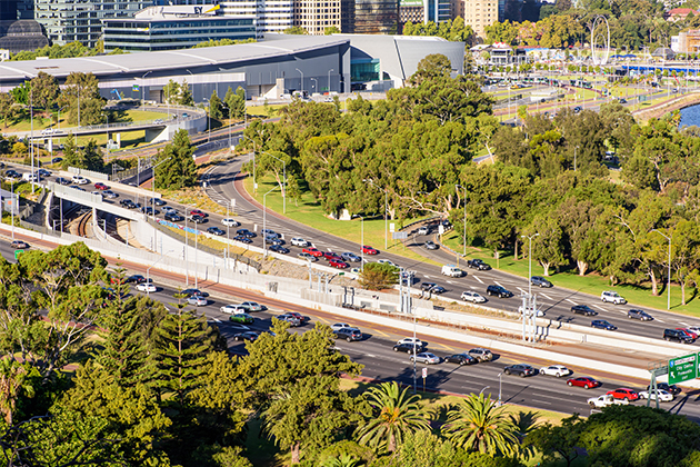 Image of traffic on Perth freeway