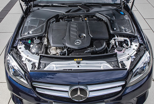 Mercedes Benz C300e PHEV engine bay