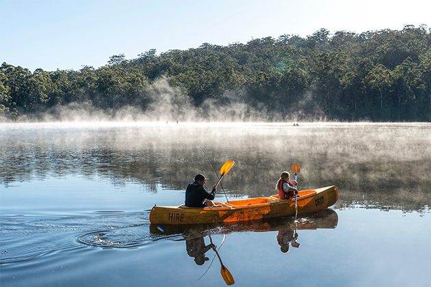 Image of people canoeing