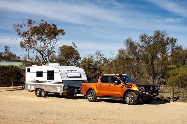 4WD towing a caravan