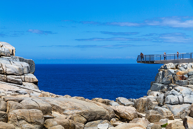 Viewing platform over the ocean