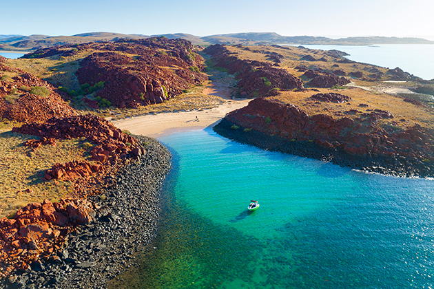 Boat fishing in the Dampier Archipelago