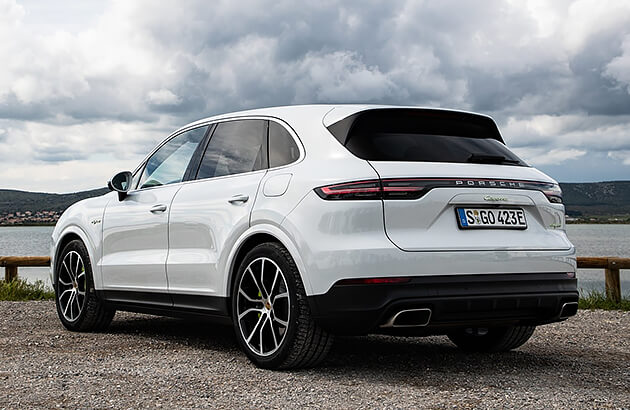 2022 Porsche Cayenne plugin hybrid SUV