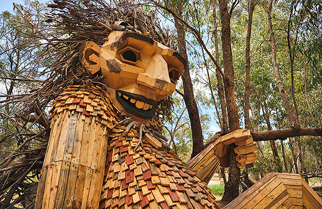 One of the wooden Giants sculptures in bushland