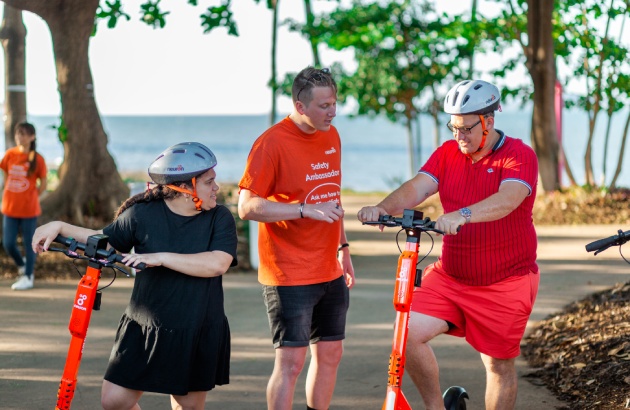 Neuron employee teaching people how to ride e-scooters