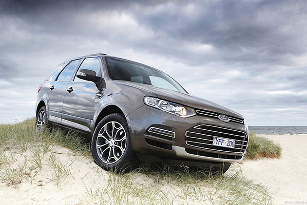 Ford Territory on sand terrain