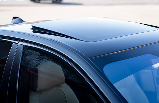 A close up of a sunroof on a car