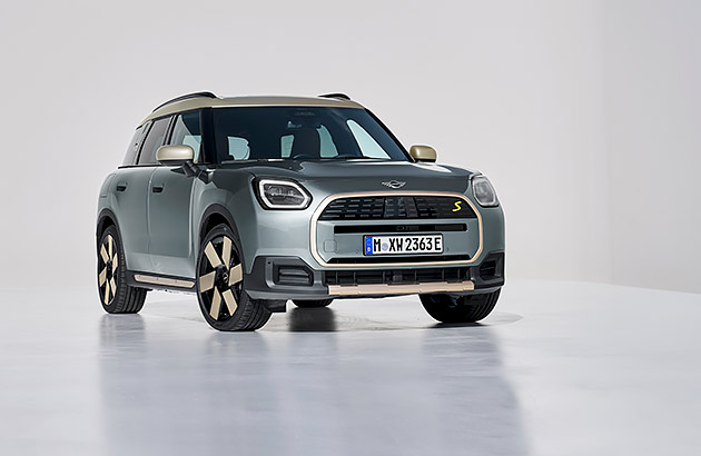 A grey Mini Countryman SE