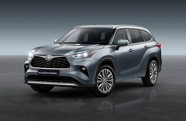 A grey Toyota Kluger in a dark studio setting