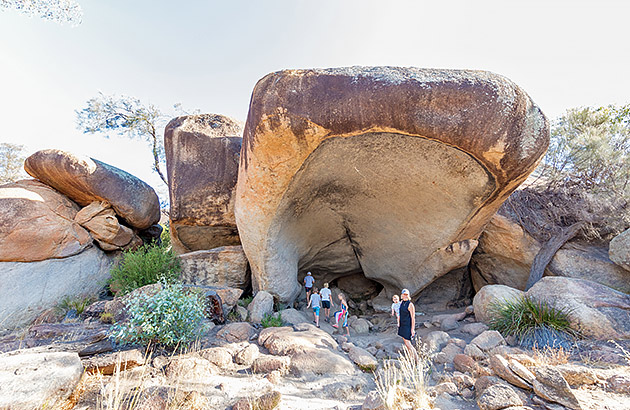 A family explores the Hippos Yawn rock formation