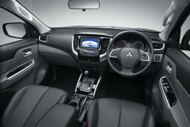 2015 Mitsubishi Triton interior