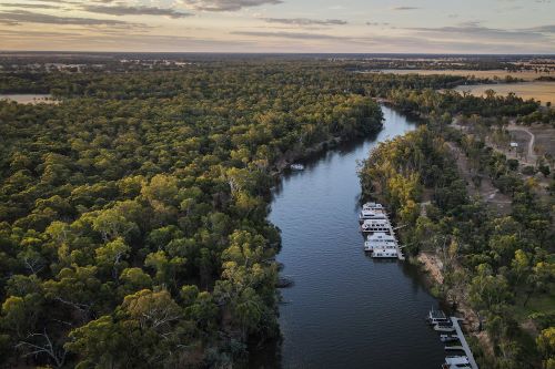Aerial view of the Murray River and surrounds with a small jetty and some houseboats 