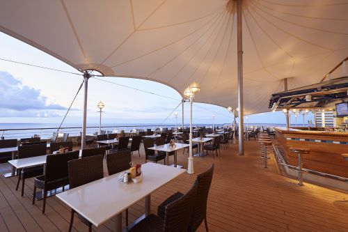 Outdoor Cafe aboard Norwegian Sun