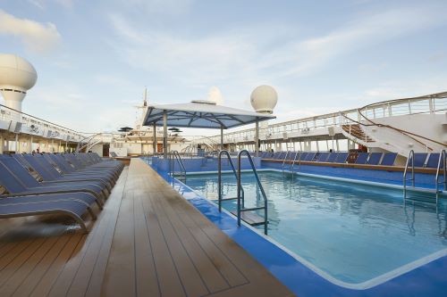 Pool deck aboard Norwegian Sun