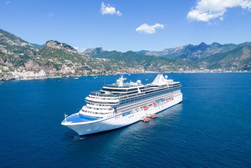 The Oceania vessel anchored in front of the Amalfi Coast