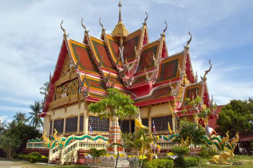 Wat Nuan Na Ram a vibrant temple complex on Koh Samu