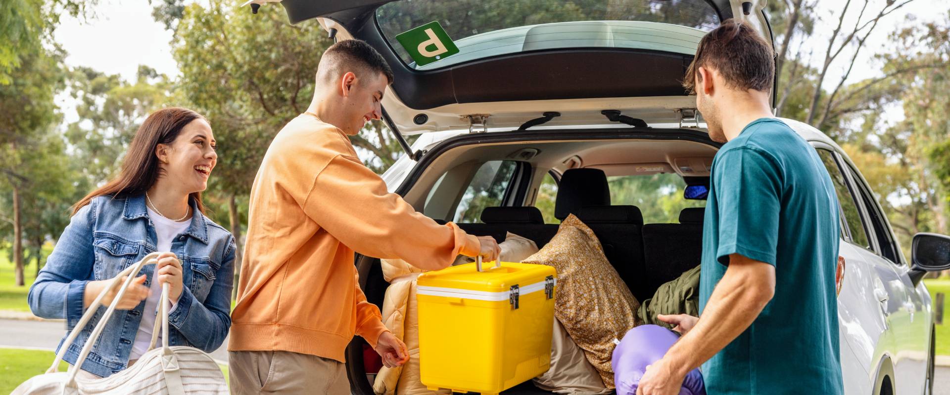 young people loading up a car for a road trip